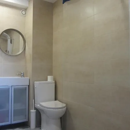 Quiet Studio City Center Apartment *